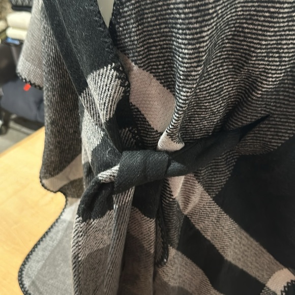 Reversible cape - Picture 2 of 5